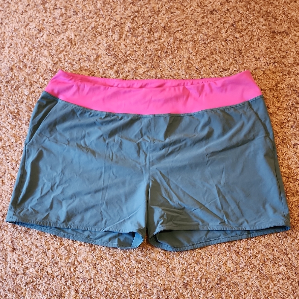 Cotopaxi Women's Two-Tone Athletic Shorts